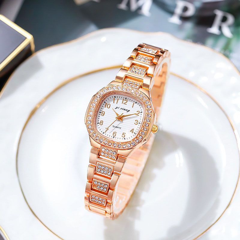 ☑️Elizabeth   jewellery           ♤ساعت زنونه طرح پتک   طرح فیلیپ  قفل دستبندی  موتورکوارتز  قاب نگینی بند دستبندی
