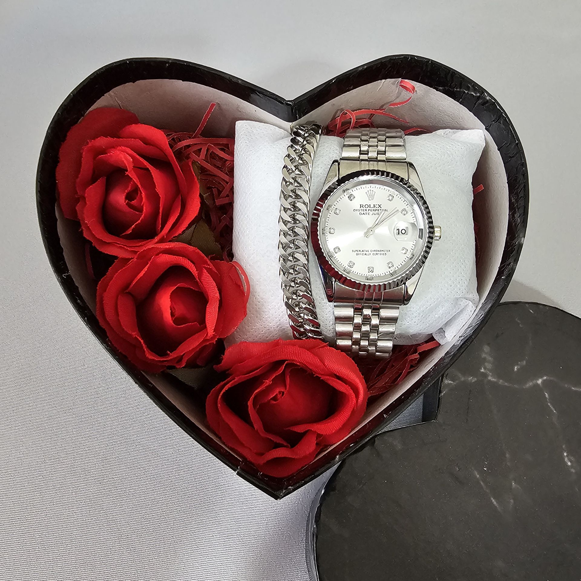 باکس مردانه دارای ساعت ودستبند و گل