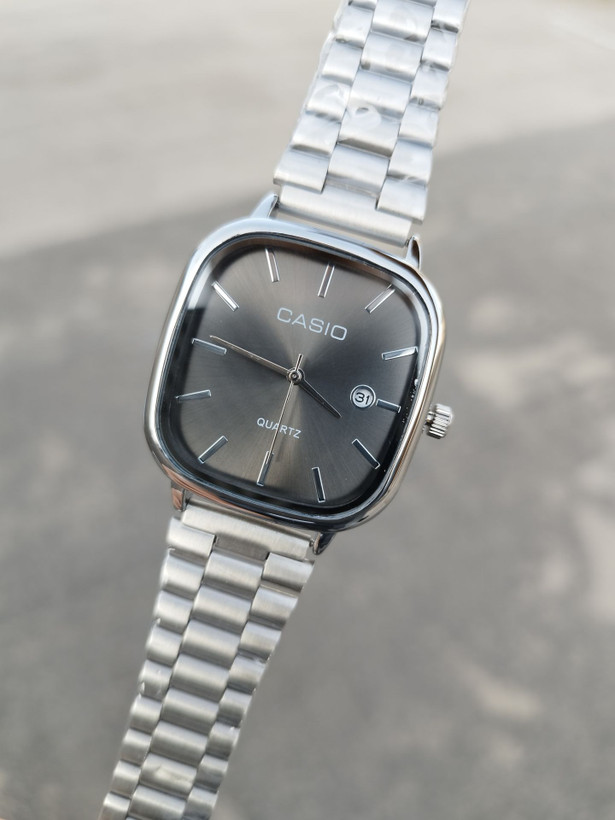 کد 2984 مردانه کاسیو اولدمانی برند CASIO کیفیت سفارشی ✅ ضد آب ( واشر دار ) ✅ رنگ ثابت ✅ استیل باکیفیت دارای روز شمار طراحی خاص، زیبا قفل ریلی موتور کوارتز