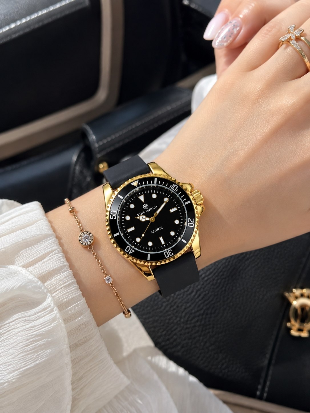 ☑️VSH ⌚️برند شرکتی زنونه   بند سلیکون  ضد حساسیت  مقاوم دربرابر آب در حد شستن دست قفل کمربندی موتور کوارتز  خاص وجذاب